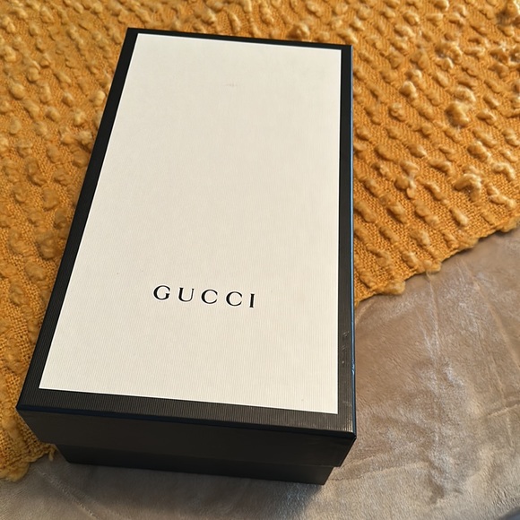 Gucci shoes size 8US, I just wore them out 3 times their on perfect condition - Picture 5 of 14